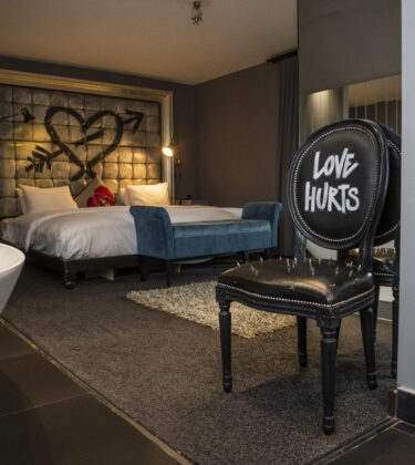 TheExhibitionist_highres_124