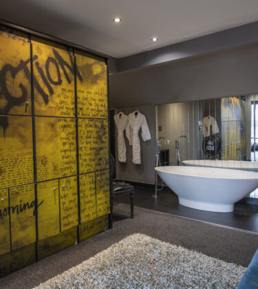 TheExhibitionist_highres_131