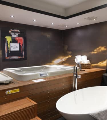 TheExhibitionist_highres_67